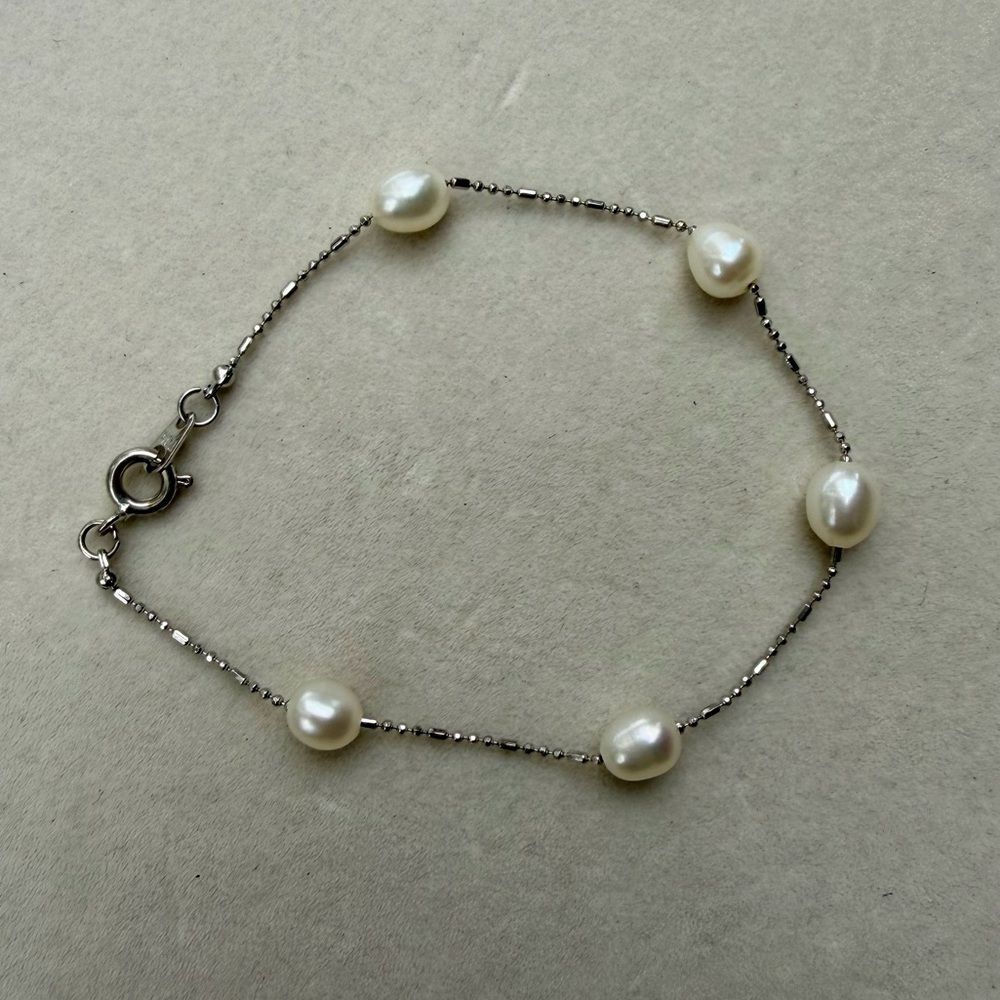 18K White Gold and Pearl Delicate Fine Jewelry Bracelet 7”